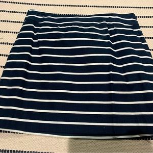 Banana Republic size 10 navy/white stripped mini skirt